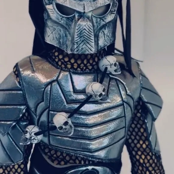 Alien Predator Warrior Costume BOYS 9/10 - Black and Silver - Picture 4 of 14